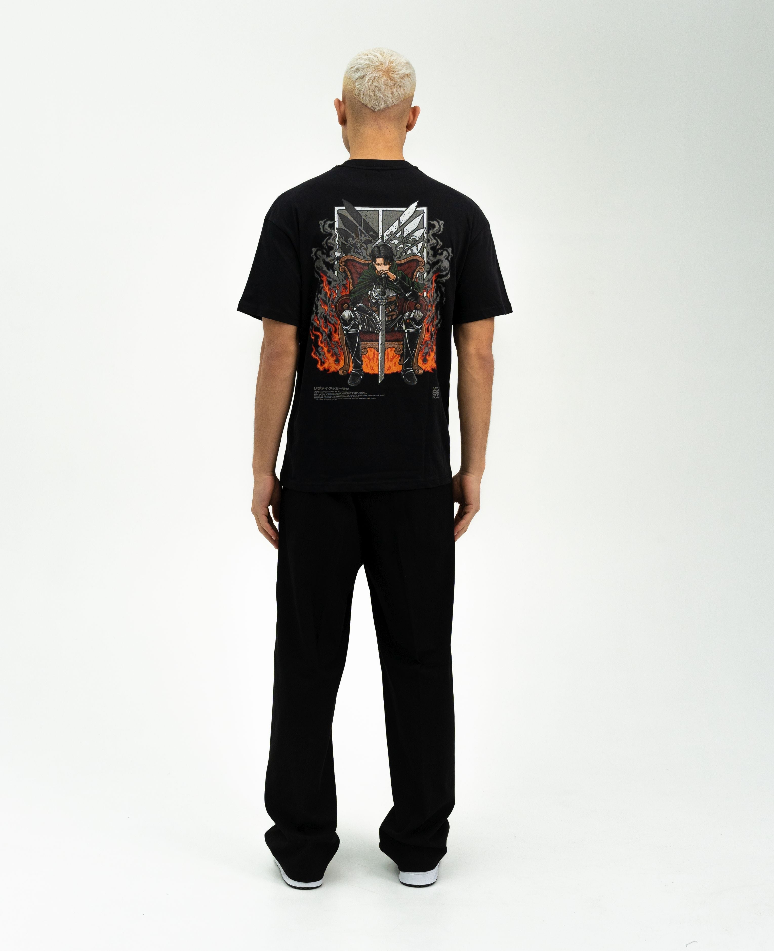 "Levi X Throne - AOT" Oversize T-Shirt