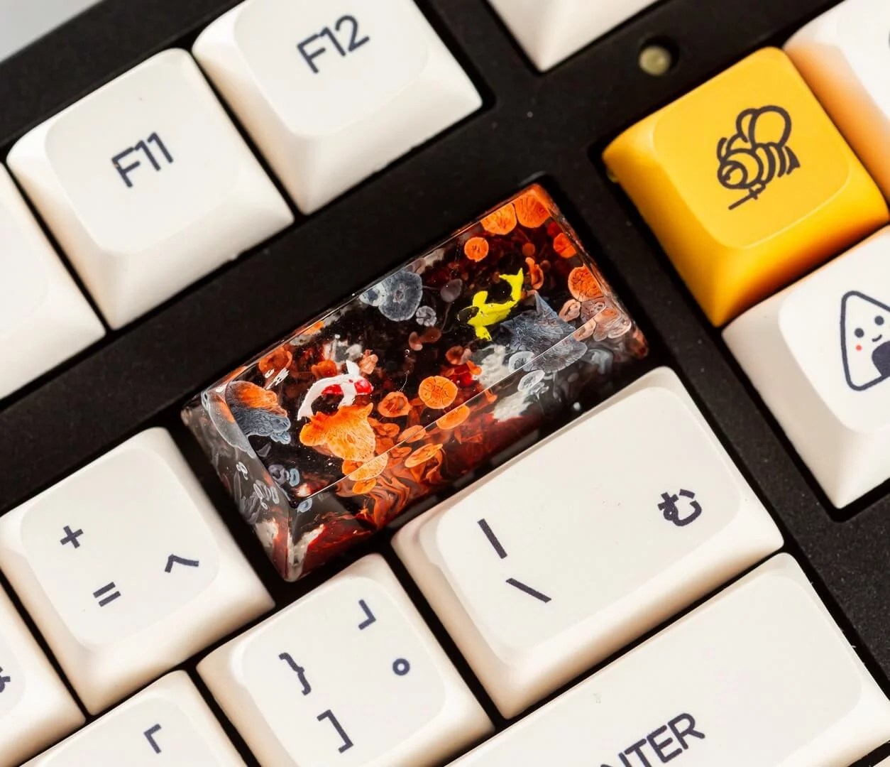 Black and orange koi artisan keycap - Hirosart