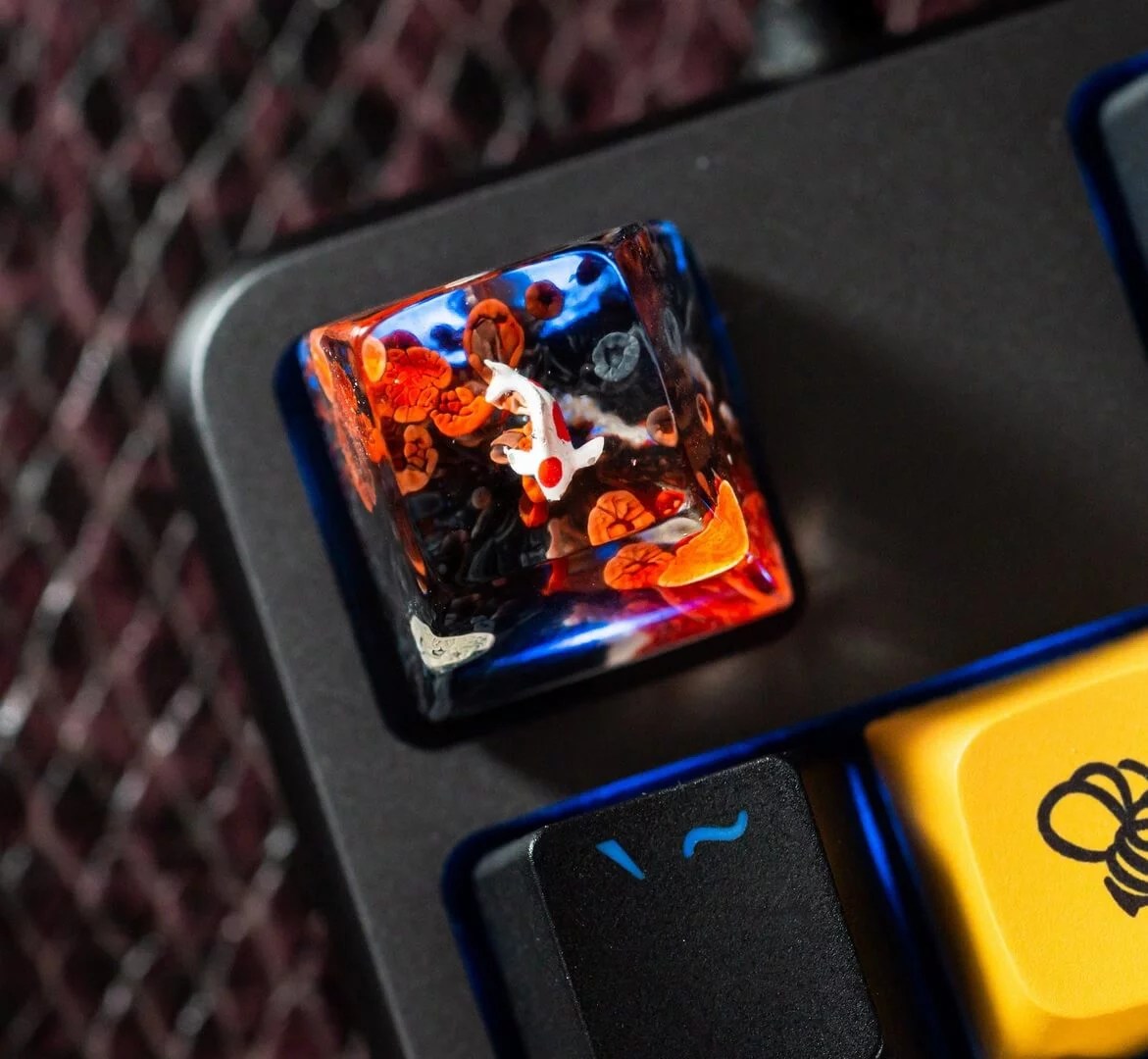 Black and orange koi artisan keycap - Hirosart