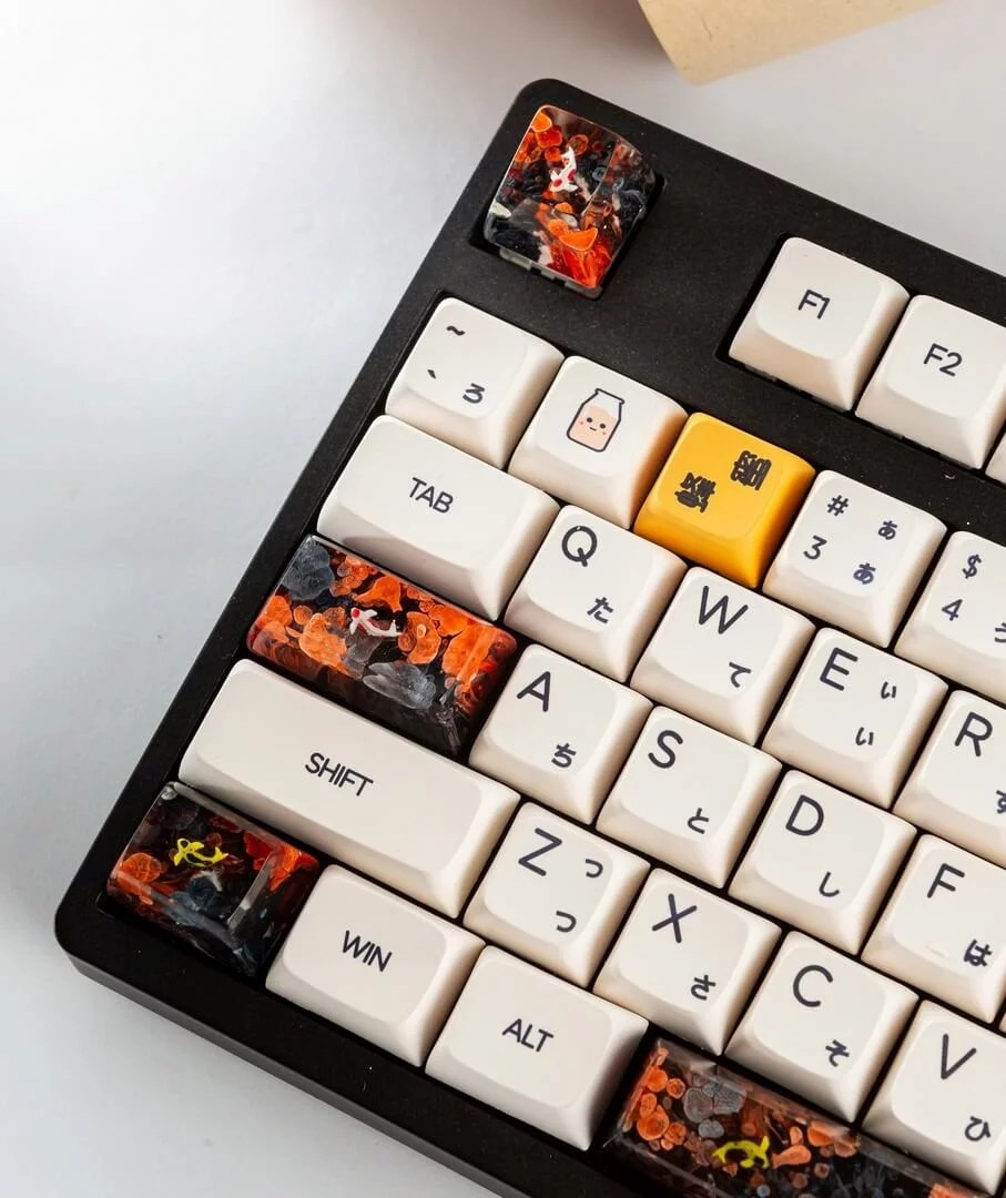 Black and orange koi artisan keycap - Hirosart