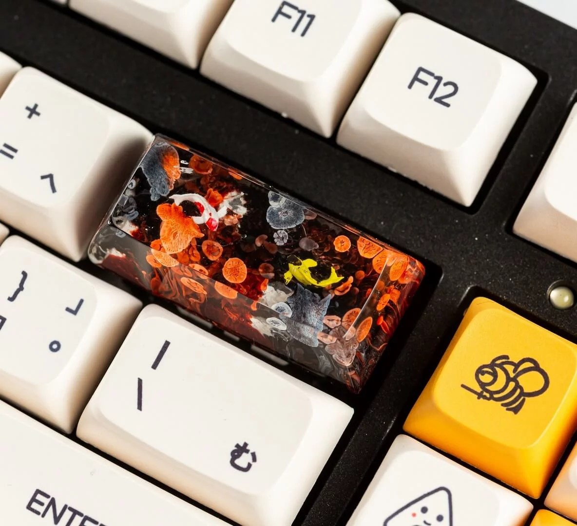 Black and orange koi artisan keycap - Hirosart